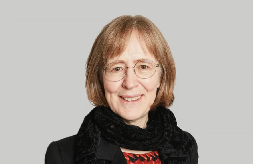 This month we interviewed Clare Wardle, General Counsel, Coca-Cola Europacific Partners, on Talent Management and Rentention. Clare manages one of the largest legal teams in the UK and is passionate about getting the best from her team. If you missed it, we’ve got you covered with some takeaways below… “I think that, actually, what makes a difference is extraordinary flexibility for extraordinary life events, because that will really drive engagement and loyalty.”